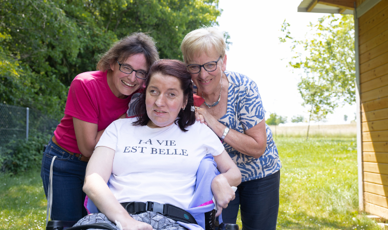 Fokusthema "Inklusion und Barrieren" Floriane W., ihre Mutter und ihre Heilpädagogin